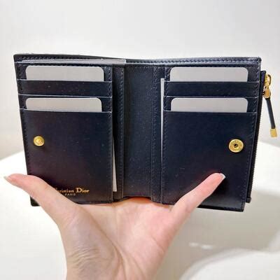 caro dahlia wallet.